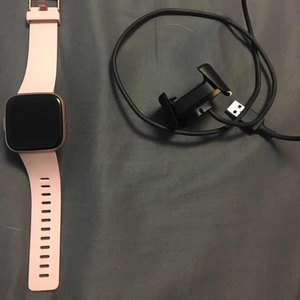 Rose gold fitbit versa 2